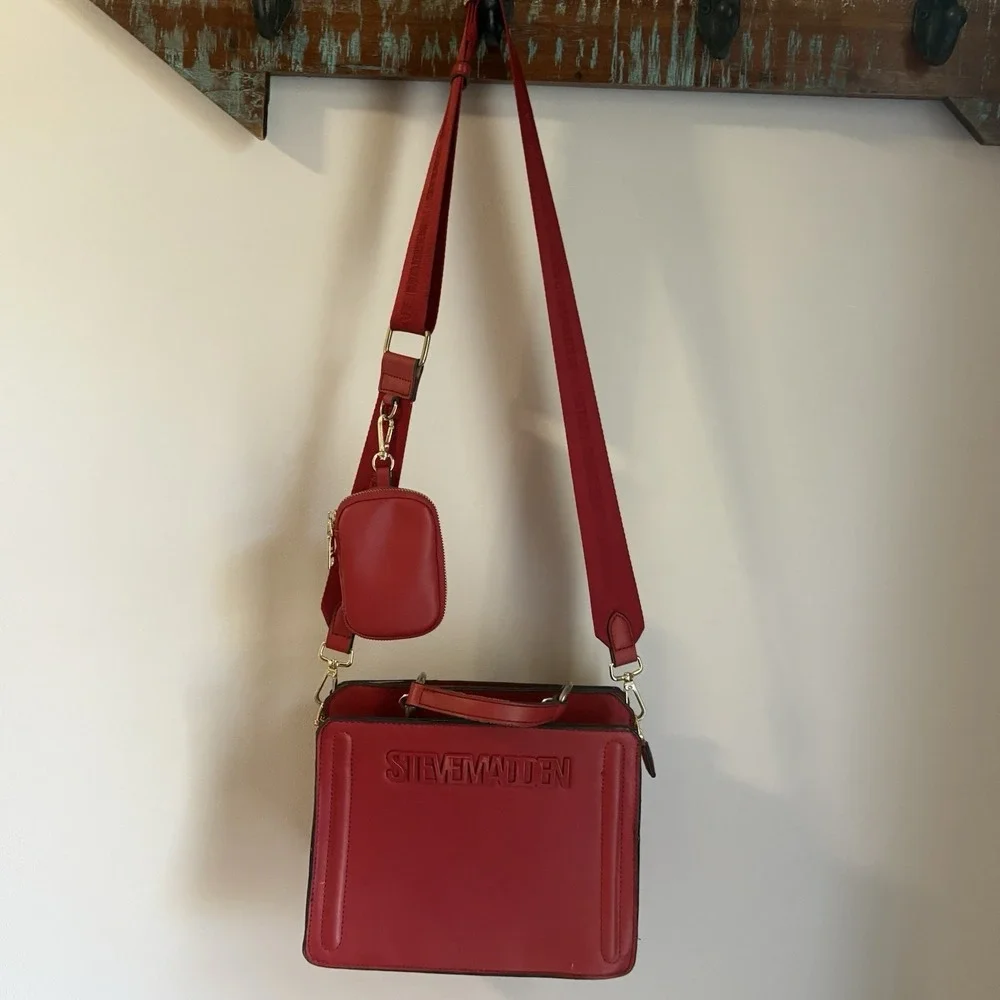 STEVE MADDEN BEVELYN SATCHEL CROSSBODY BAG W AIR POD CASE RED